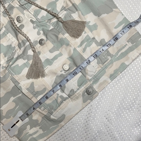 Wallflower Authentic Denim Light Camo Hooded Vest - Picture 5 of 8